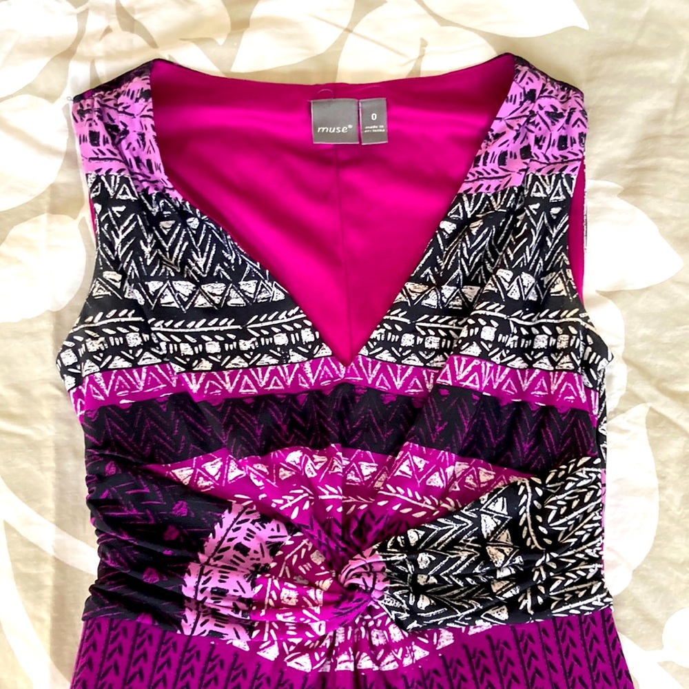 Muse size 0 sleeveless dress. In good used condition.